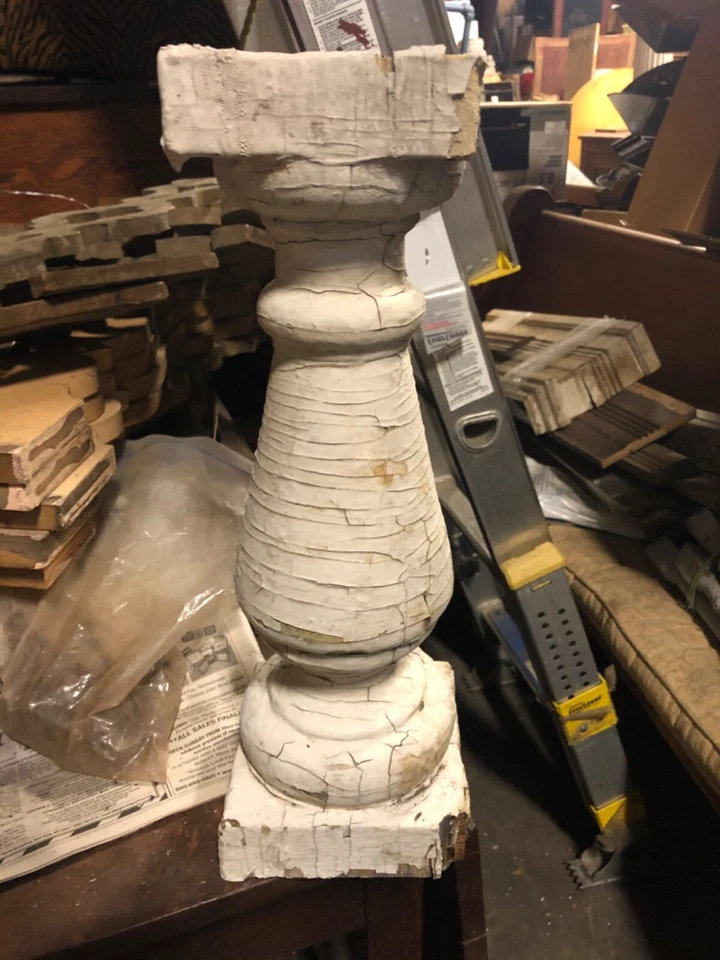 Husillo balaustre porche c1890 grande robusto tamaño 16,5” x 5,5” x 5” cuadrado en la parte superior  Foto 1 de 4