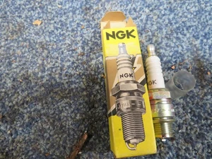 ngk b7hv Gold Palladium Spark Plugs NOS - Picture 1 of 3