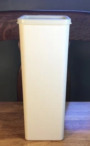 Tupperware #1696 Velveeta Cheese Keeper Cracker Container W/Tray Beige - Picture 1 of 6