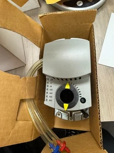 Attuatore Siemens 550-431 BACnet VAV GLB manca staffa di montaggio - Foto 1 di 6