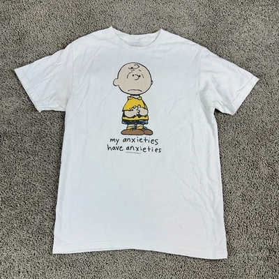 Camisa Charlie Brown Para Hombre Mediana Blanca Mis Anxiedades Tienen Anxiedades Cacahuetes Disturbios Foto 1 de 4