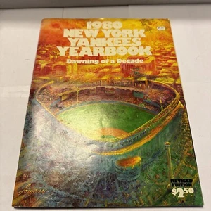 1980 NEW YORK YANKEES Yearbook THURMAN MUNSON Tribute 1947-1979 + Insert Poster - Bild 1 von 2
