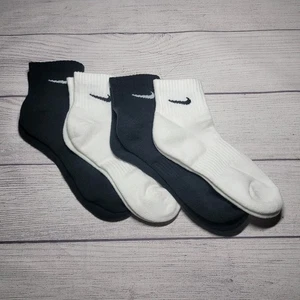 NEU Nike Socken 4 Paar (Herren 8-12) (Damen 10-13) schwarz & weiß je 2 - Bild 1 von 1