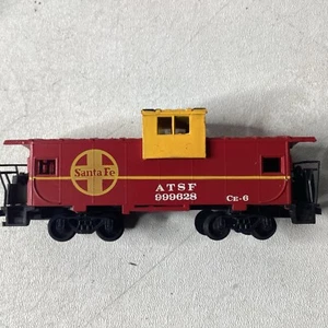 Modellino treno, scala HO, ATSF 999628 Santa Fe Caboose vagone, ottimi colori CE-6 - Foto 1 di 5