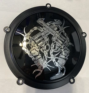 Skulls & Guns DerbyCapper Fits Over Harley Davidson Derby Cover For 5 Bolt Bike - Foto 1 di 4