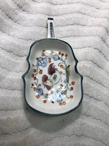 Vintage Keramik Löffelablage in Form eines Cellos oder einer Gitarre mit Hahn - Bild 1 von 6