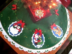 Christmas BUCILLA Felt Holiday TREE SKIRT Kit, ROMANTIC COUPLES,84962,Size 42" - Picture 1 of 7