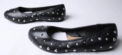 Pisos de ballet de cuero con tachuelas de ancho ancho ancho Torrid LB3 negros EE. UU.: 9,5 Reino Unido: 6,5 Foto 1 de 4