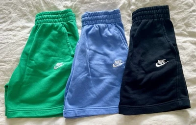 Shorts de moletom Nike verde/azul/preto juvenil tamanho médio lote de 3 usados - Imagem 1 de 4