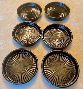 Seltene Vintage Getränk Untersetzer glatt glänzend schwarz Glas mit Starburst Center SCHÖN - Bild 1 von 4