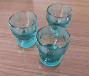 3 Likör- Schnapsgläser Vintage Türkis Glas 6,5 cm hoch DM 4,5 cm - Bild 1 von 6
