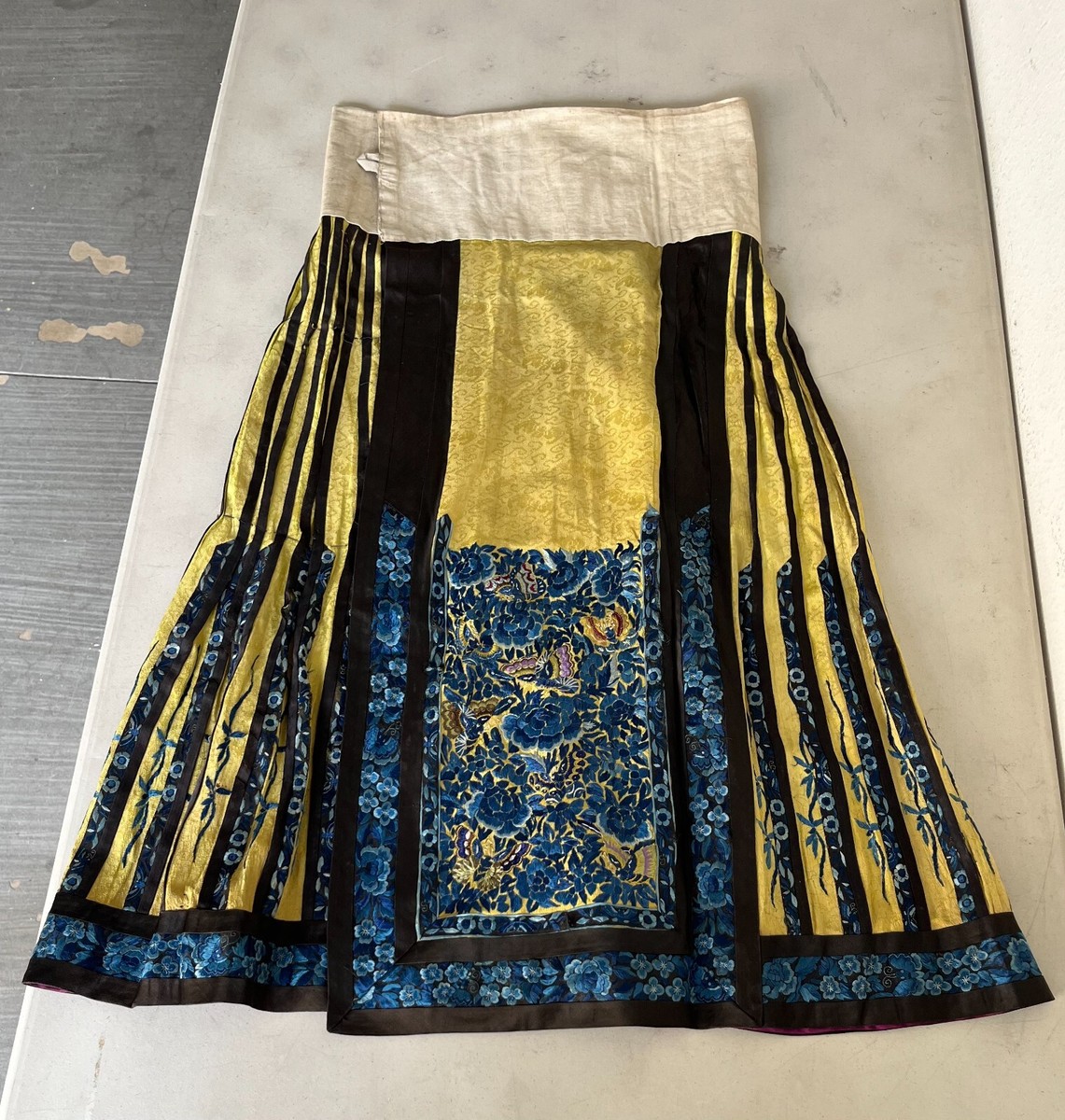 骨董品　中国　刺繍　清朝　武官　織物 中国刺繍 五彩籽繍 中国時代物 古刺繍 古布額 骨董 - メルカリ