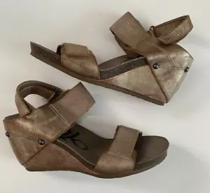 OTBT Trailblazer sandali con zeppa e tacco pelle oro donna taglia 8M - Foto 1 di 4