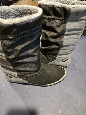 耐克麂皮绒靴子女式 9 码灰色黑色 — 第 1/4 张图片