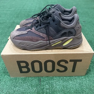 Adidas Yeezy Boost 700 Malva EE9614 (9) Foto 1 de 4