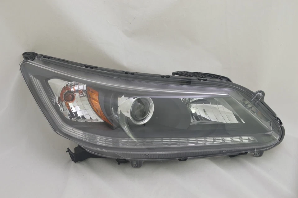 Faro delantero derecho para Honda Accord 2013-2015 sedán pasajero Foto 1 de 1