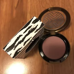 NEU UND VERPACKT Authentic MAC Beauty Powder "ON THE MISSION", STYLE WARRIOR Coll - Bild 1 von 3