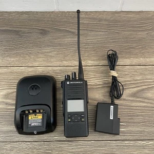 Motorola APX900 H92UCF9PW6AN Radio With Antenna, Battery, Charger - Zdjęcie 1 z 12