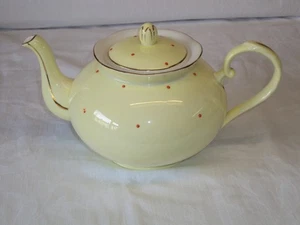 Retro Vintage Royal Grafton Bone China Teekanne rote Punkte auf hellgelb - Bild 1 von 9