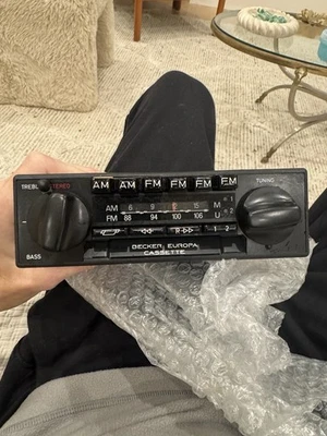 Reproductor de cassette Mercedes W123 300TD 300D Europa OEM equipado con Bluetooth Foto 1 de 4