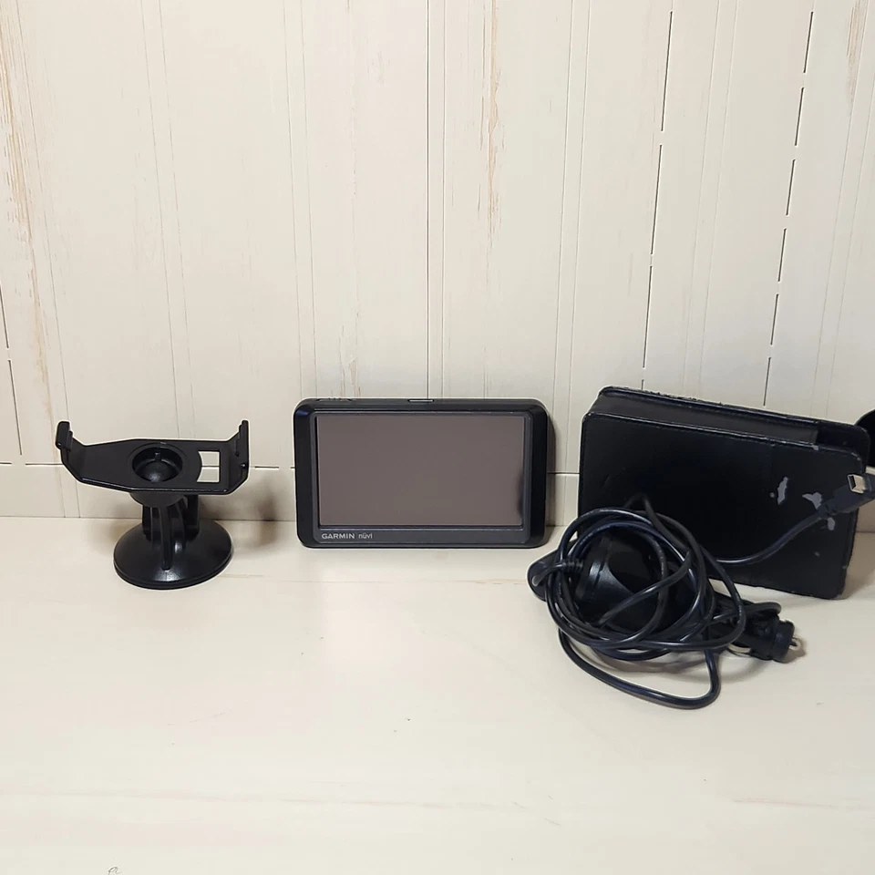 Garmin GPS Nüvi 255W Automotive w/ Case Wall & Car Power Adapter Bundle - Image 1 of 4