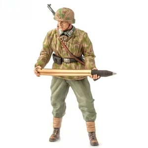 1/16 WWII German Field Artillery Loader Unpainted War Resin Figure Hobby Toys - Picture 1 of 5