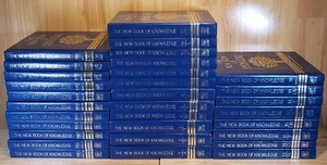 The New Book of Knowledge 1982 Set of 20 + 11 Annuals 1985–1995 Encyclopedia - Foto 1 di 6