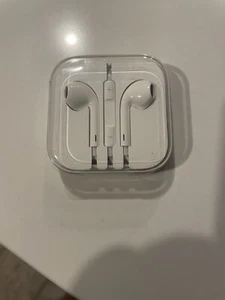 NEW Original GENUINE Apple iPhone EarPods 3.5mm Headset Earbuds Headphones - Photo 1 sur 2