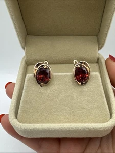 14CT Rolled Rose Gold Earrings Marked 585RG Garnet Cluster January Birthstone - Picture 1 of 7