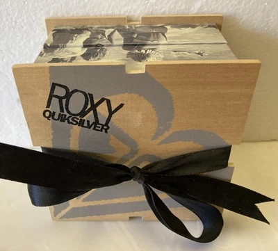 VACÍO Roxy Mercurio Reloj Caja Madera NEGRO Cinta y Almohada DISEÑO PLAYA 4"x4" Foto 1 de 4