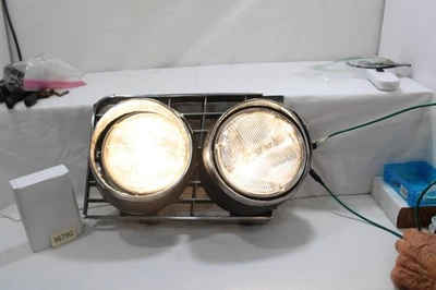 1963-64 BUICK RIVIERA DERECHO DUELO FARO/PARRILLA MOLDURA FAROS EMBELLECEDOR Foto 1 de 4