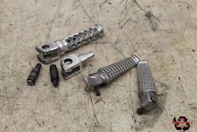 2003 SUZUKI GSXR 750 FRONT AND REAR PEGS STEPS  D3 Foto 1 de 4