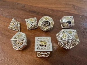 CRONOSILVER - JUEGO DE DADOS D&D DND DE METAL DE LUJO DE 7 PIEZAS con caja plata y oro - Imagen 1 de 5