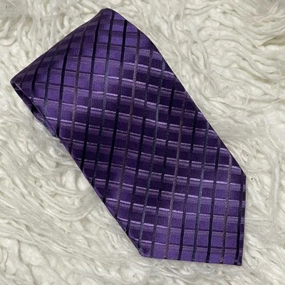 Kenneth Cole Reaction Men’s Neck Tie 3 ¼” Purple 100% Silk Geometric Pattern - Image 1 of 4