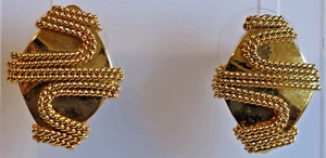 Vintage Gold Tone Metal Diamond Shape Stud Costume Fashion Earrings - Imagen 1 de 8