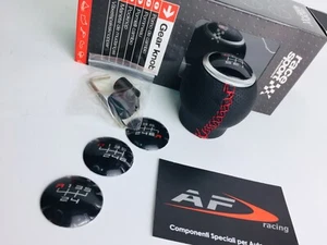 POMELLO CAMBIO AUTO UNIVERSALE INNESTO A SIRINGA CON ADESIVI MARCE NERO E ROSSO - Foto 1 di 4