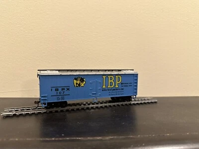HO Model Power 9011 Iowa Beef Packers Reefer Car IBPX 107 - Image 1 of 2
