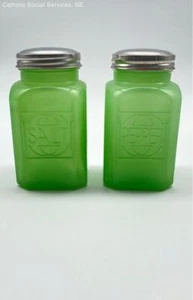 Tpc Green Jade glass Salt & Pepper Shaker Bottles - Picture 1 of 7