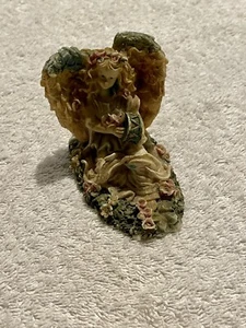 Figura de ángel descansando  - Imagen 1 de 3