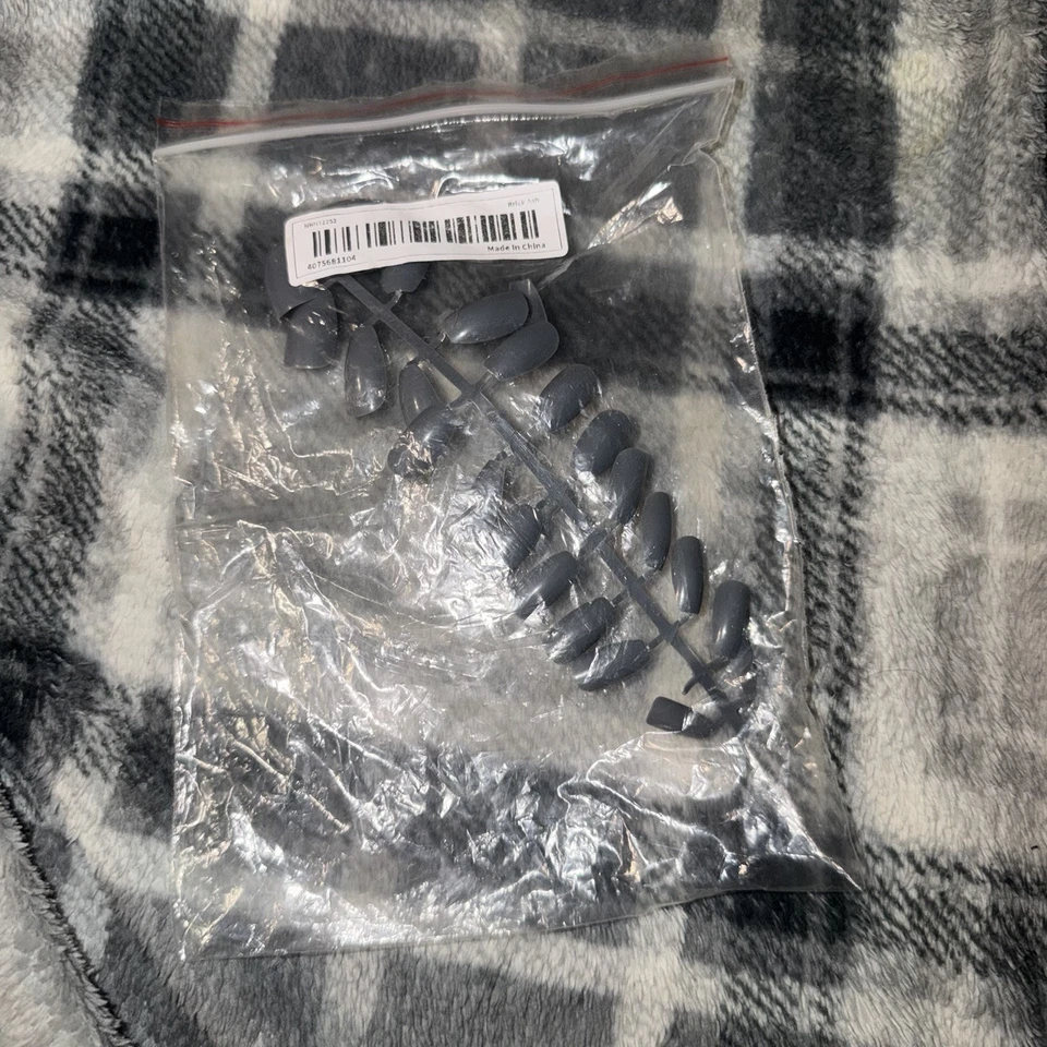 Stylish gray nail set. Perfect for any occasion. - Image 1 of 2