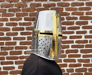 Casco de caballero cruzado medieval templario cruz de latón acero armadura casco - Imagen 1 de 9