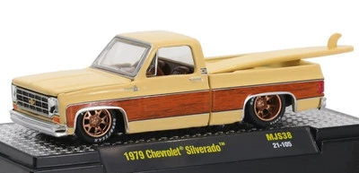 CHEVROLET Silverado - 1979 - sand with surfboard - M2 Machines 1:64 - Immagine 1 di 4