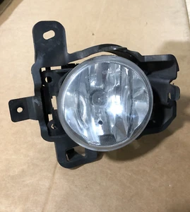 FARO ANTINIEBLA LADO PASAJERO DELANTERO IZQUIERDO PEUGEOT 208 MK1 GASOLINA 2012-19 9675450980. - Imagen 1 de 7