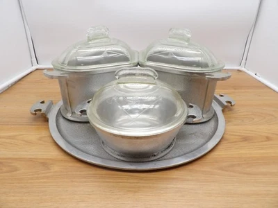 Juego de utensilios de cocina Guardian Service de 7 piezas de 3 ollas de aluminio fundido con tapas y bandeja Foto 1 de 4
