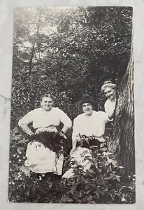 Ladies in Waiting Postcard Nelson Girls Nostalgic 1987 Wildwood Design Group - Picture 1 of 3