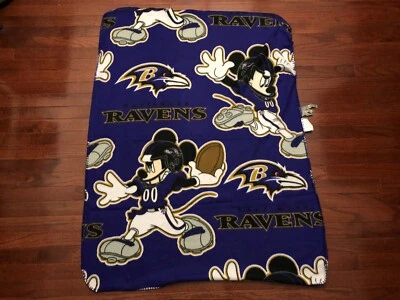 MANTA POLAR BALTIMORE RAVENS MICKEY MOUSE PÚRPURA DISNEY X FÚTBOL AMERICANO NFL Foto 1 de 4