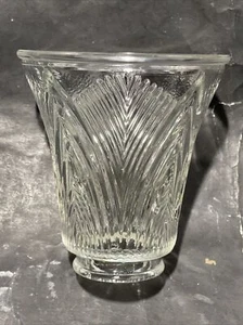 Vintage Art Deco Klarglas Lampenschirm Rippe Chevron Blatt geometrische Kugel 2 1/4" Hals - Bild 1 von 12