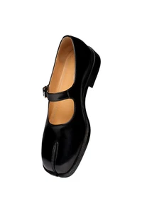 MAISON MARGIELA Tabi $1220 Black Brushed Leather Mary-Janes New & Authentic - Picture 1 of 3