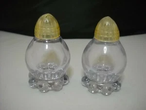 Vintage Imperial Glass Candlewick Pattern Salt And Pepper Shakers Yellow Caps - Picture 1 of 9