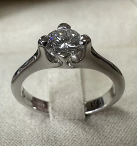 Anillo De Oro 18kt. Solitario Con Diamante Natural Certificado Ct. 0,66 F VVS1 - Imagen 1 de 6